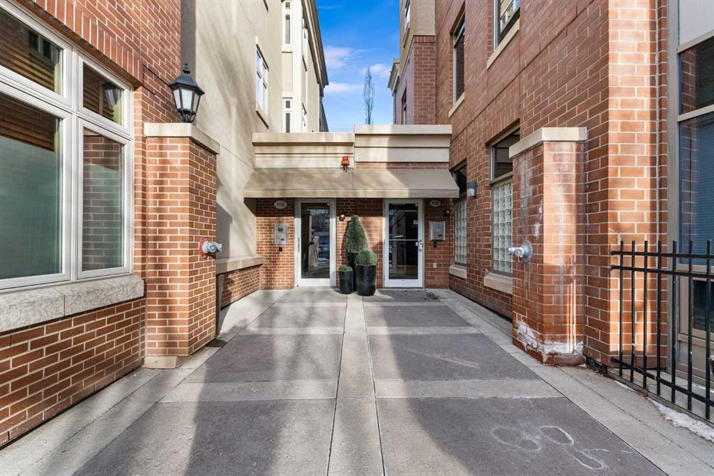 Picture for 404, 660 Eau Claire Avenue SW