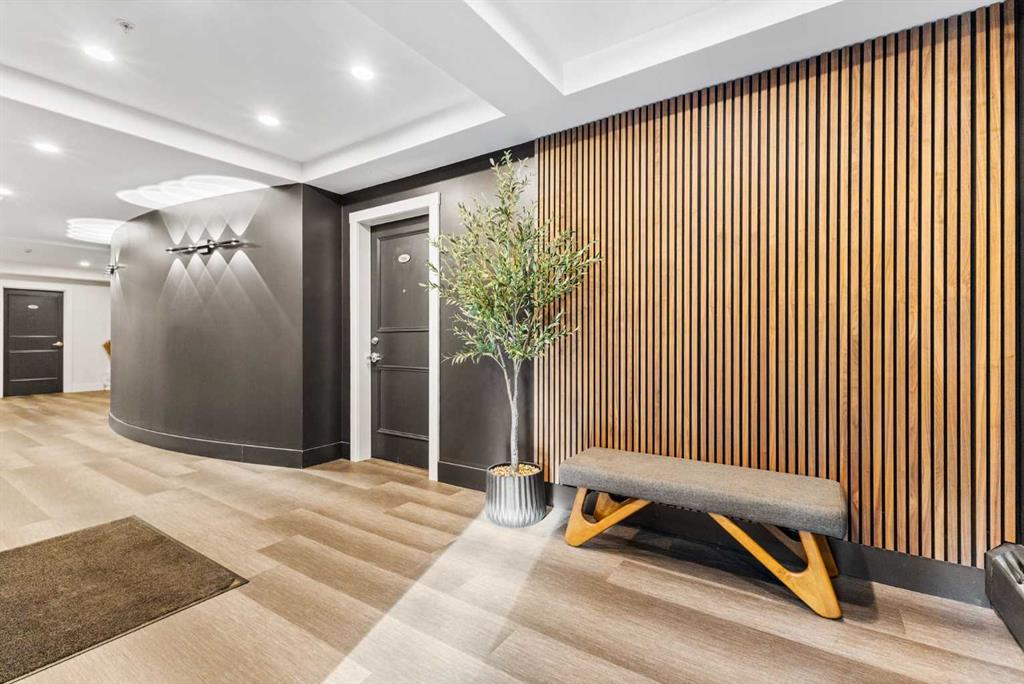 Picture for 404, 660 Eau Claire Avenue SW