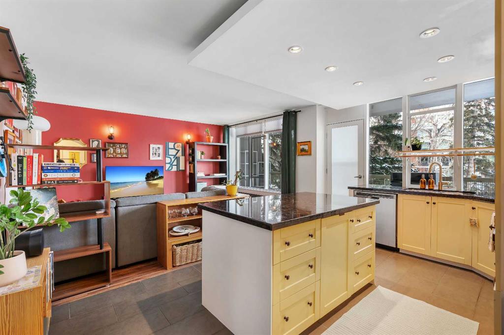 Picture for 302, 3316 Rideau Place SW