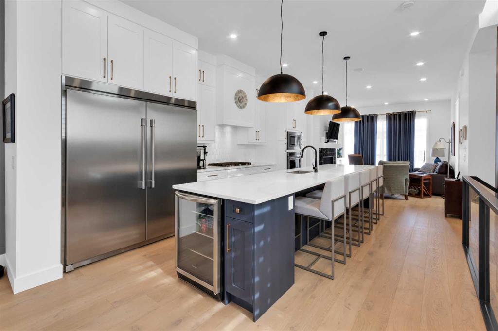 Picture for 704 37 Street SW