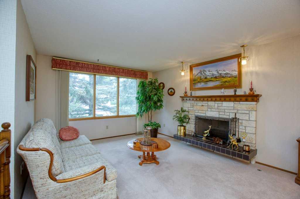 Picture for 307 Silverthorn Way NW