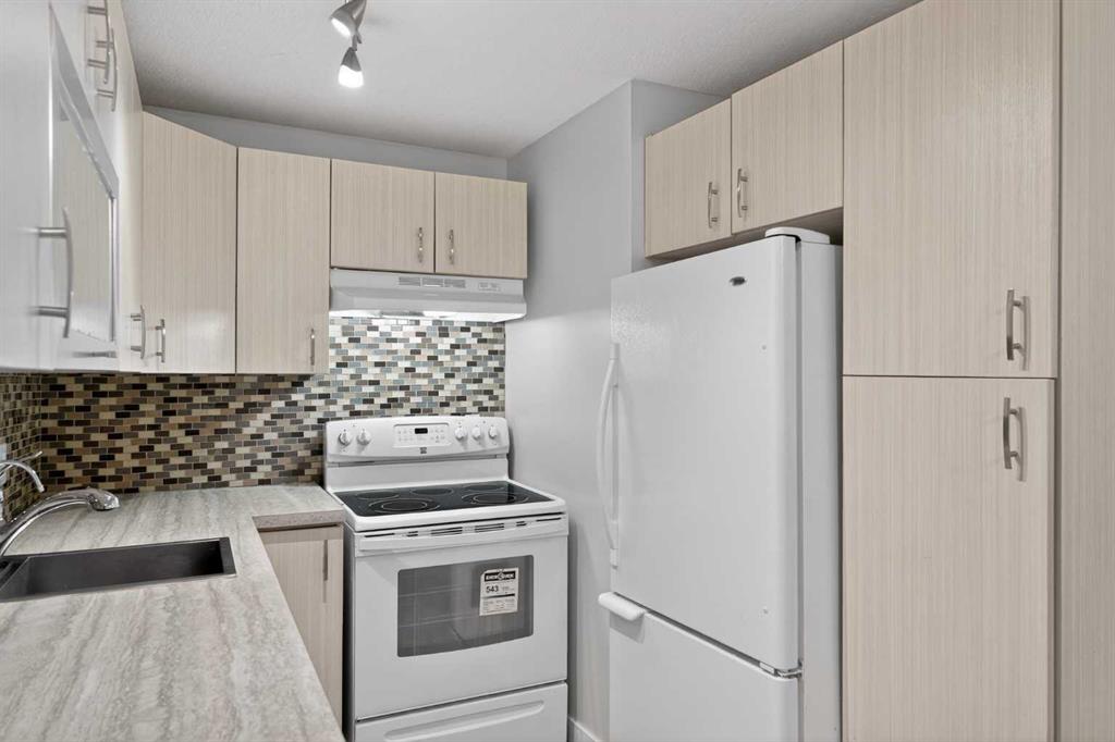 Picture for 2, 713 Mcdougall Road NE