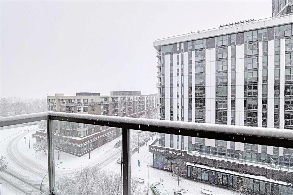 Picture for 718, 46 9 Street NE