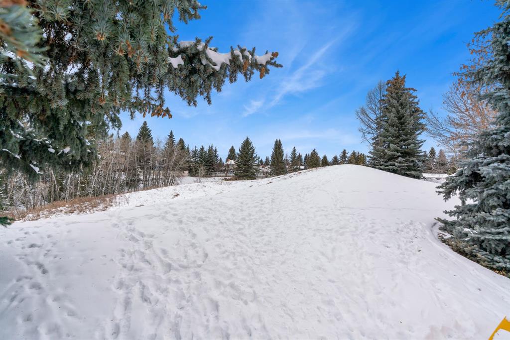 Picture for 16, 64 Woodacres Crescent SW