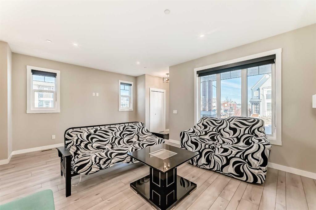 Picture for 75 Howse Rise NE