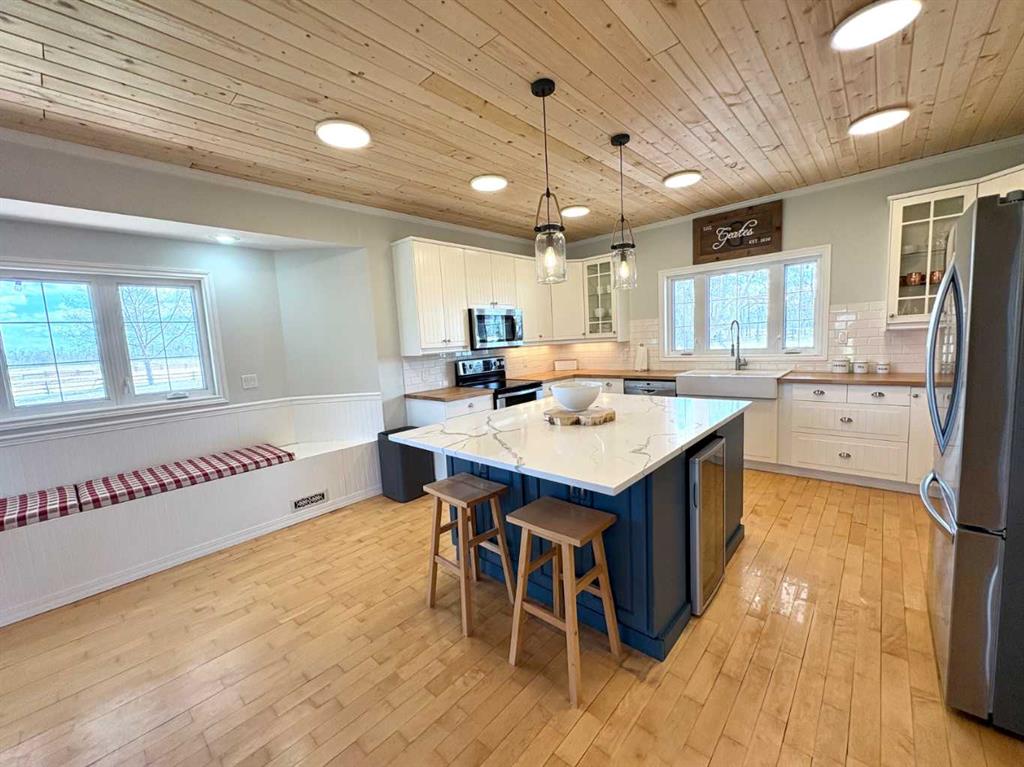 Picture for 40032 Range Road 220  