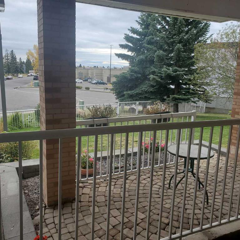 Picture for 222, 165 Manora Place NE