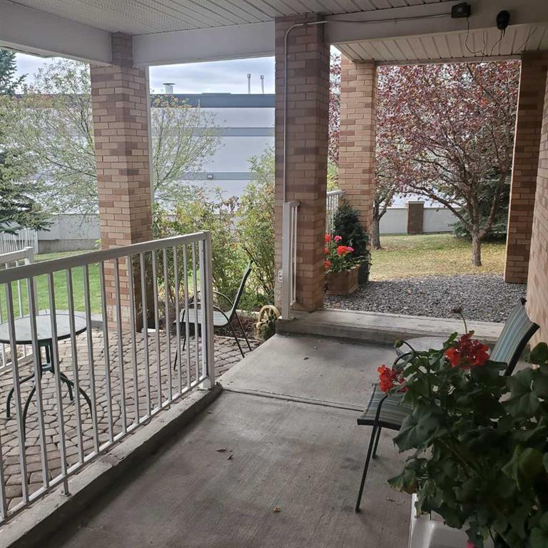 Picture for 222, 165 Manora Place NE