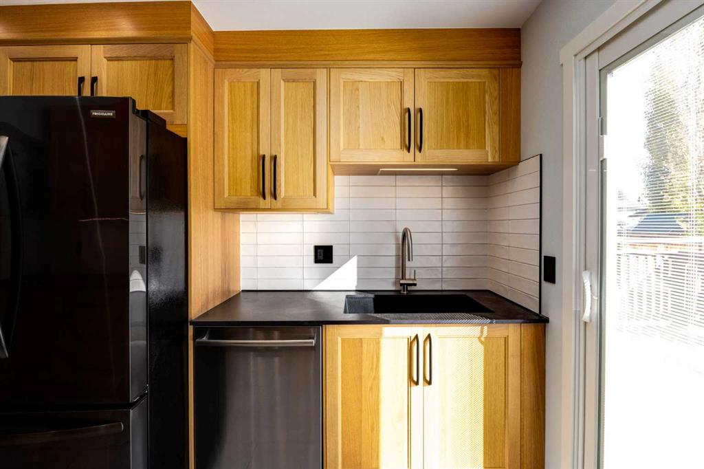 Picture for 17 Sunvale Crescent SE