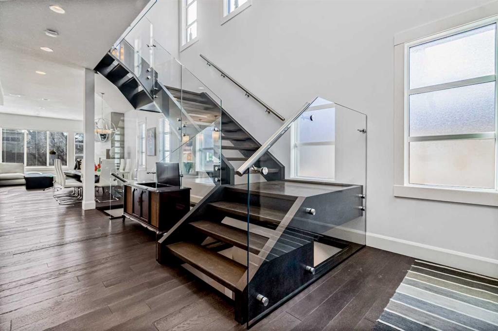 Picture for 405 29 Avenue NE