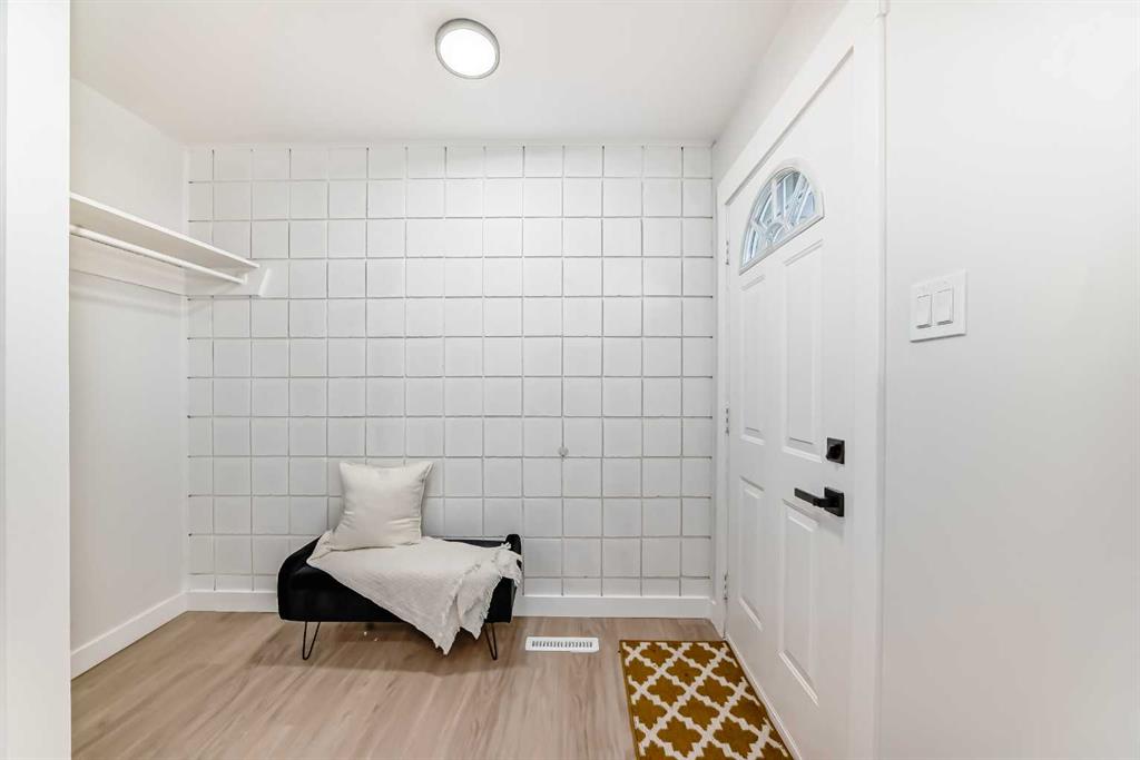 Picture for 146, 2211 19 Street NE