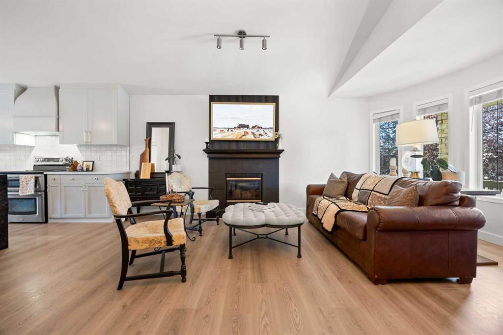 Picture for 110 West Lakeview Crescent 