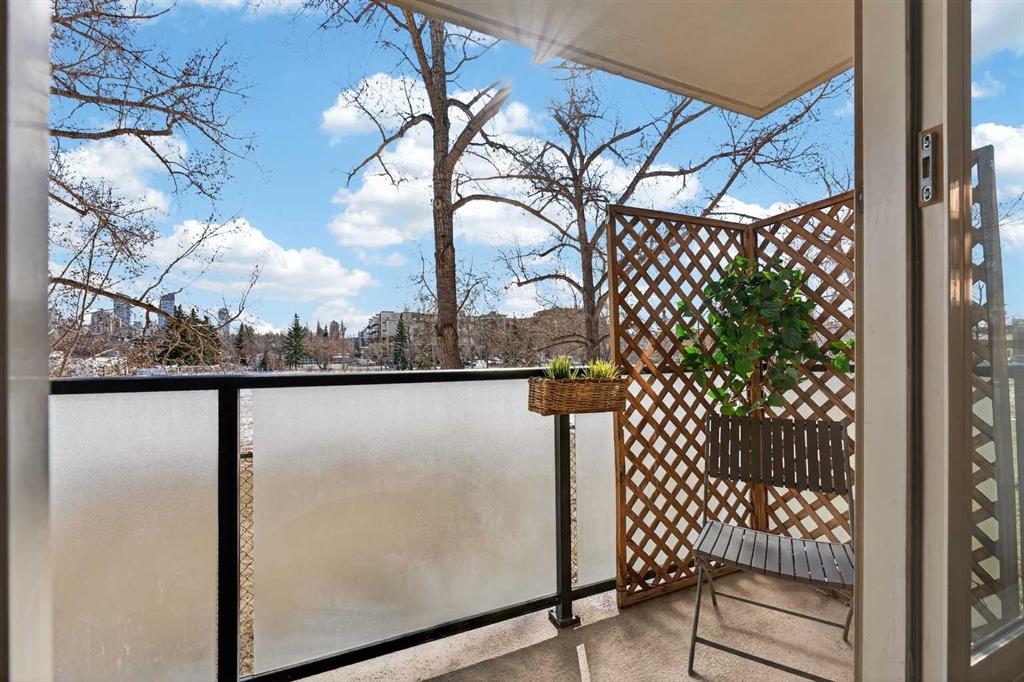 Picture for 233, 1421 7 Avenue NW