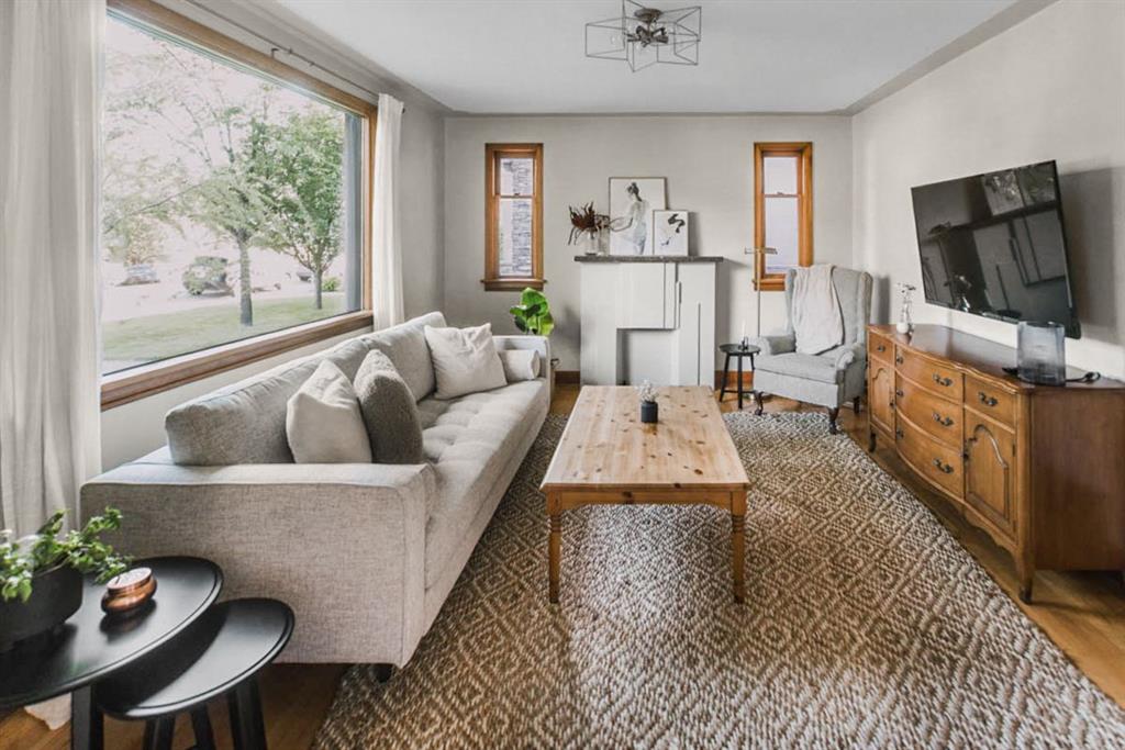 Picture for 232 21 Avenue NE