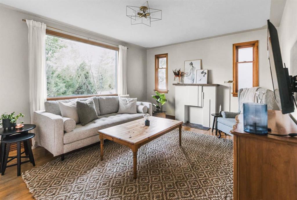 Picture for 232 21 Avenue NE