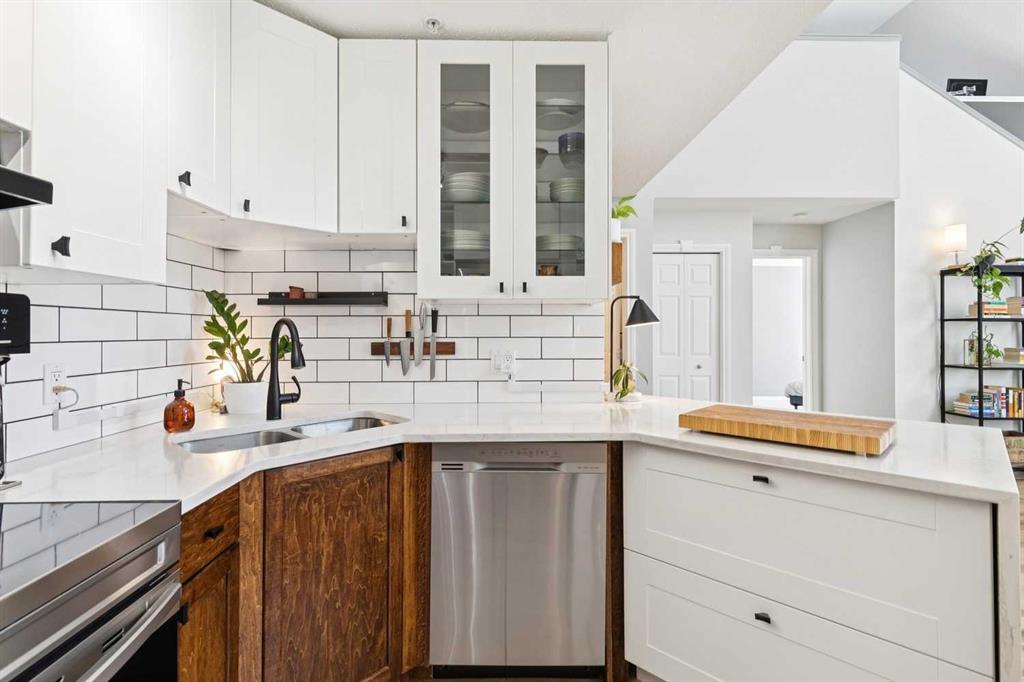 Picture for 406, 1631 28 Avenue SW