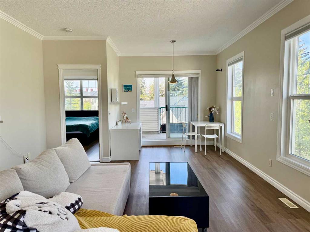 Picture for 102 Prestwick Gardens SE