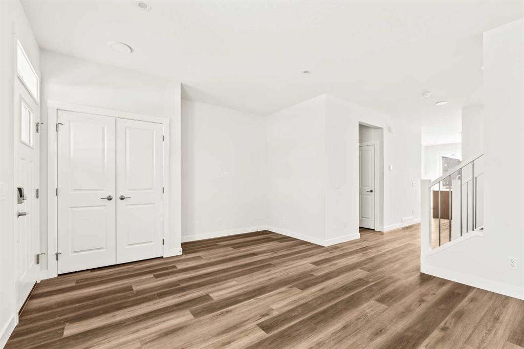 Picture for 885 Livingston View NE