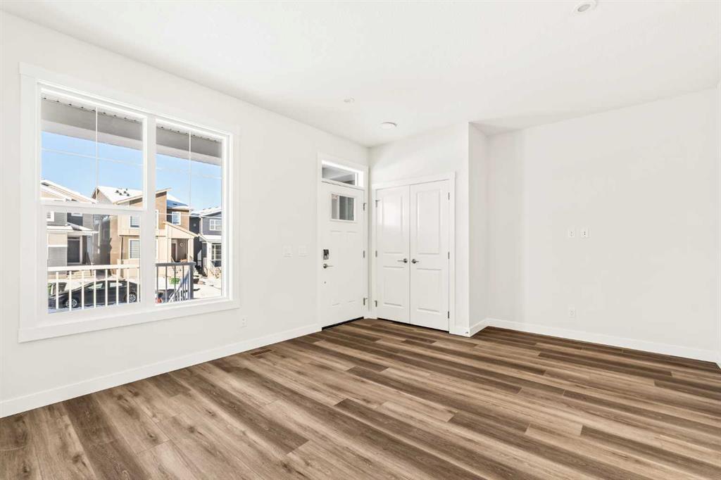 Picture for 885 Livingston View NE