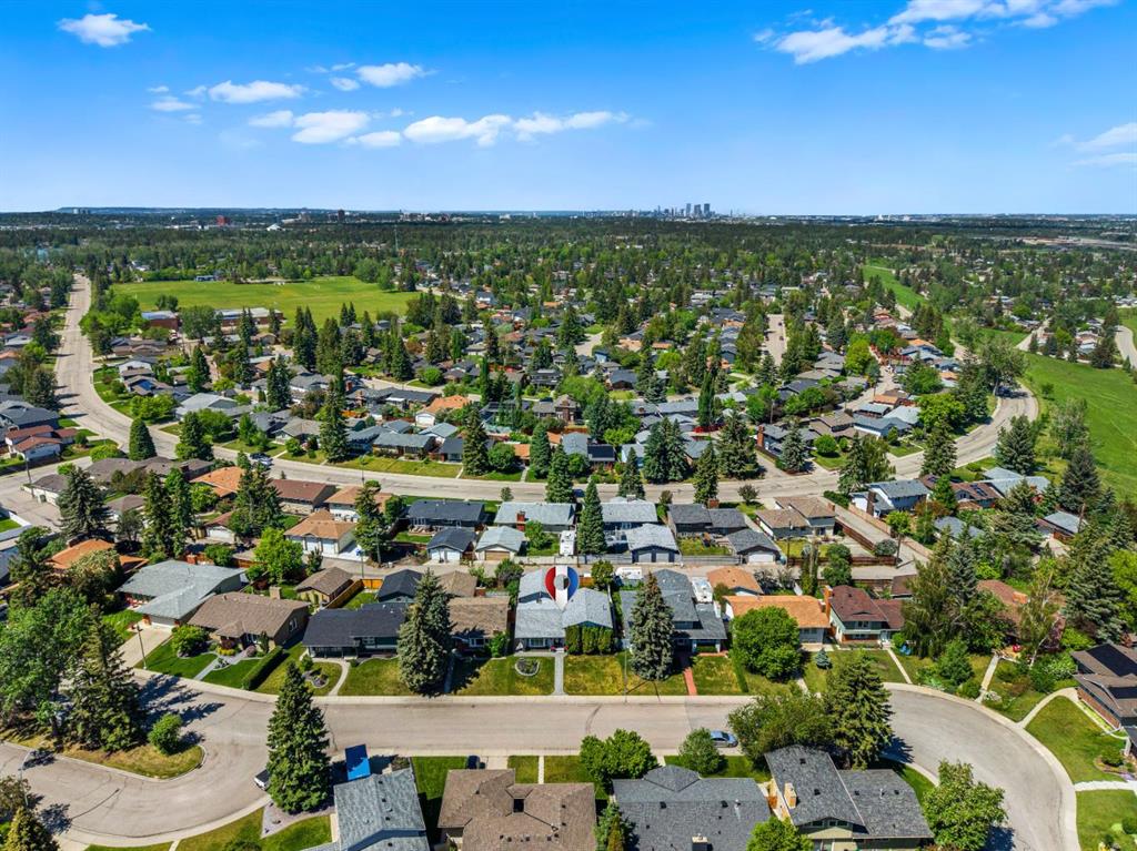 Picture for 32 Lake Crimson Close SE