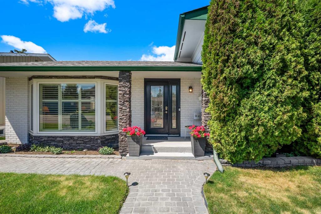 Picture for 32 Lake Crimson Close SE