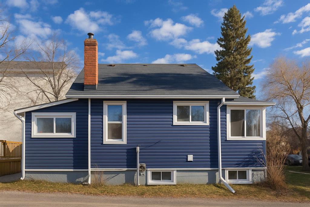 Picture for 111 25 Avenue NW