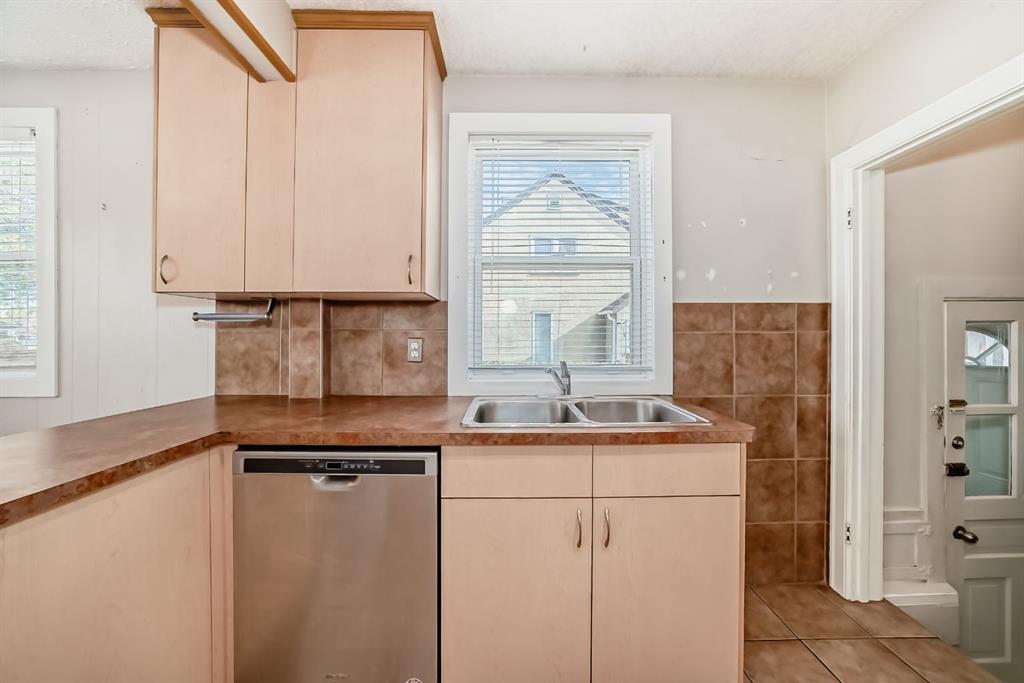 Picture for 319 11 Avenue NE https://www.cirrealty.ca/reb/creb/88/A2263388_10.jpg