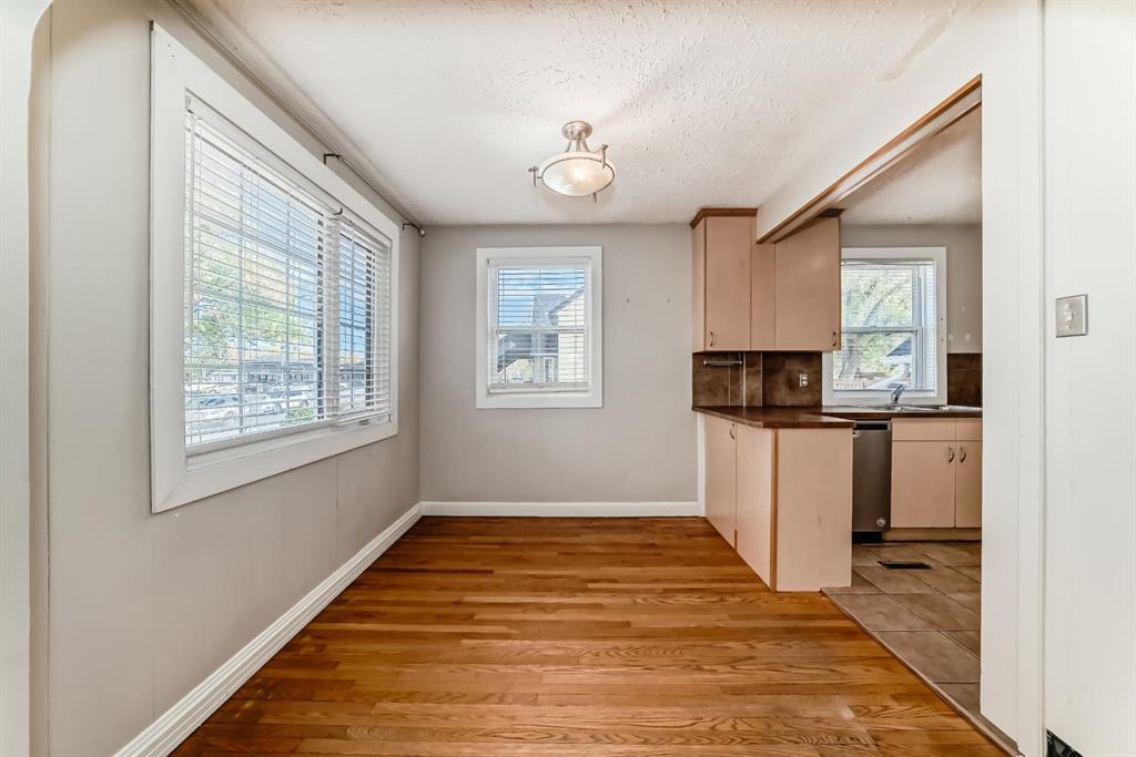 Picture for 319 11 Avenue NE https://www.cirrealty.ca/reb/creb/88/A2263388_13.jpg