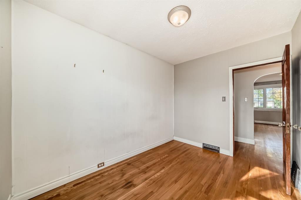 Picture for 319 11 Avenue NE https://www.cirrealty.ca/reb/creb/88/A2263388_22.jpg