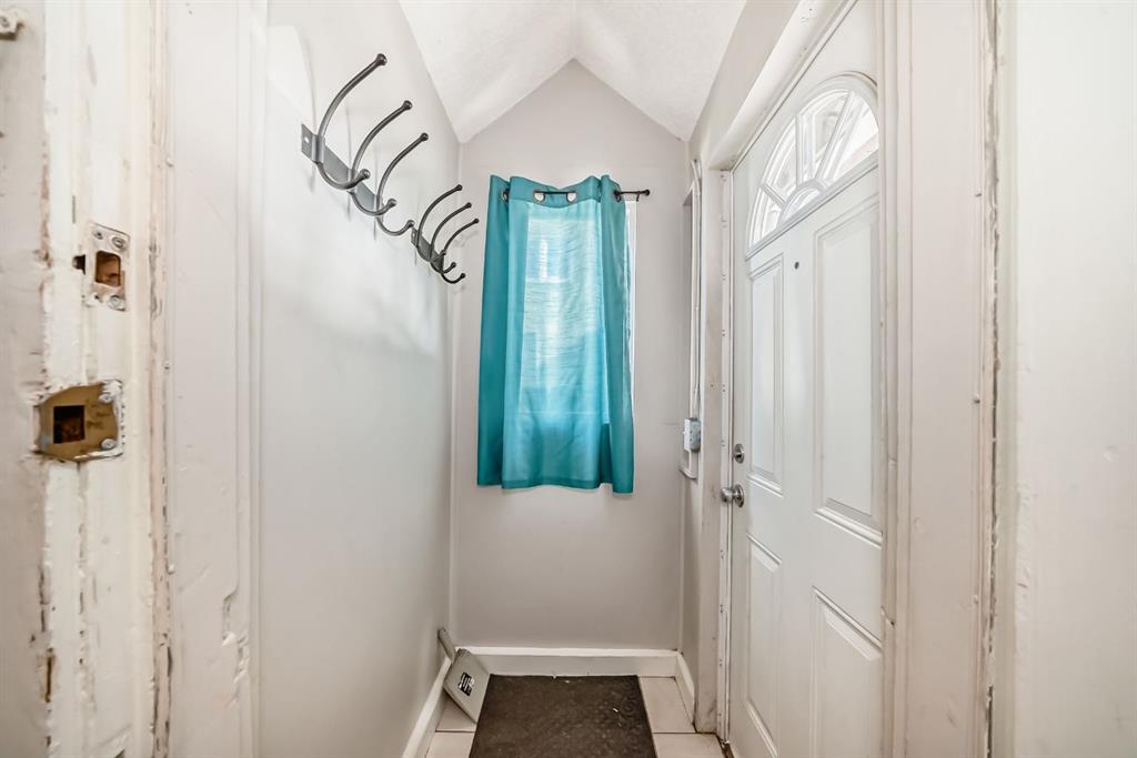 Picture for 319 11 Avenue NE https://www.cirrealty.ca/reb/creb/88/A2263388_26.jpg