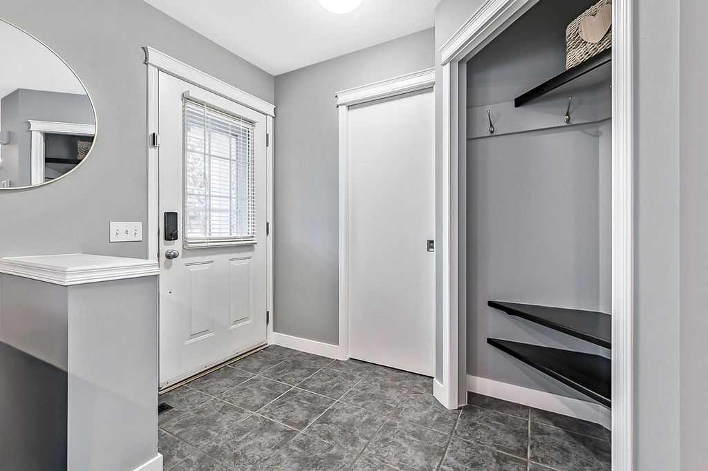 Picture for 208 Prestwick Way SE