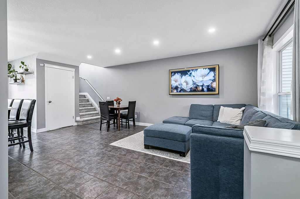 Picture for 208 Prestwick Way SE