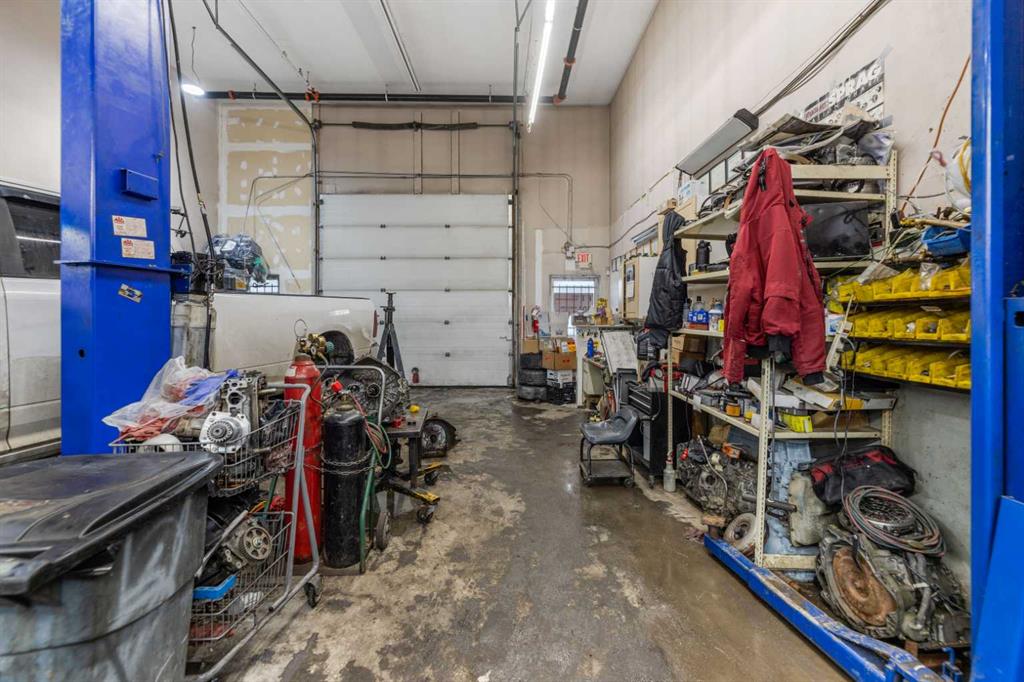 Picture for 601, 3208 8 Avenue NE