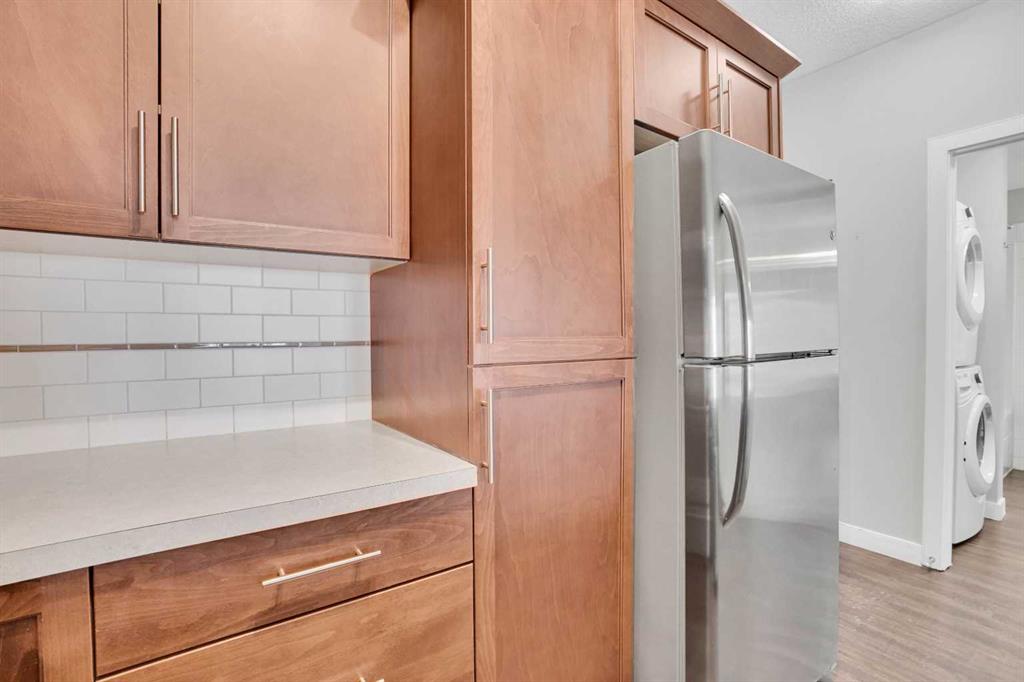 Picture for 319, 20 Royal Oak Plaza NW