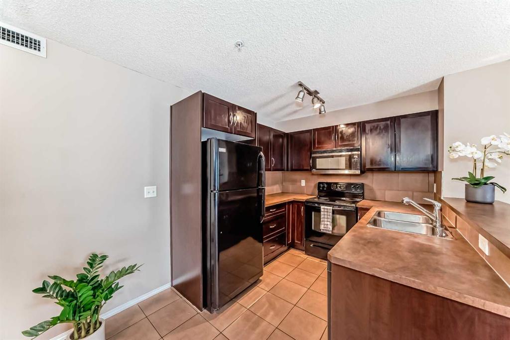 Picture for 5103, 69 COUNTRY VILLAGE Manor NE