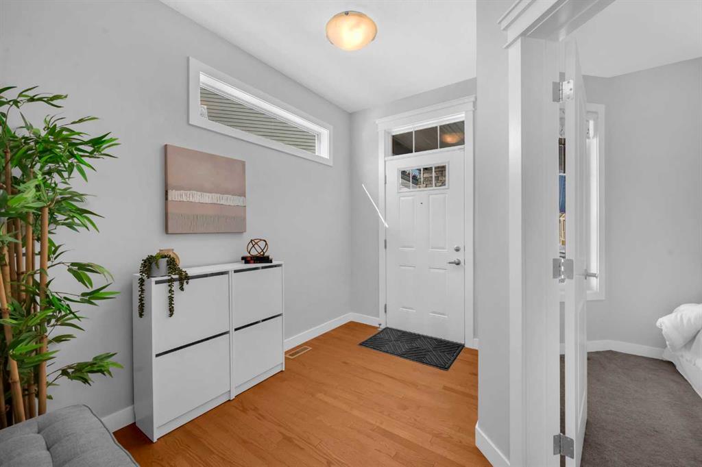 Picture for 660 Reynolds Crescent SW