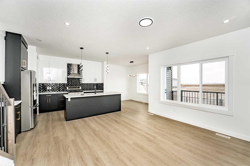 Picture for 192 Lakewood Crescent 