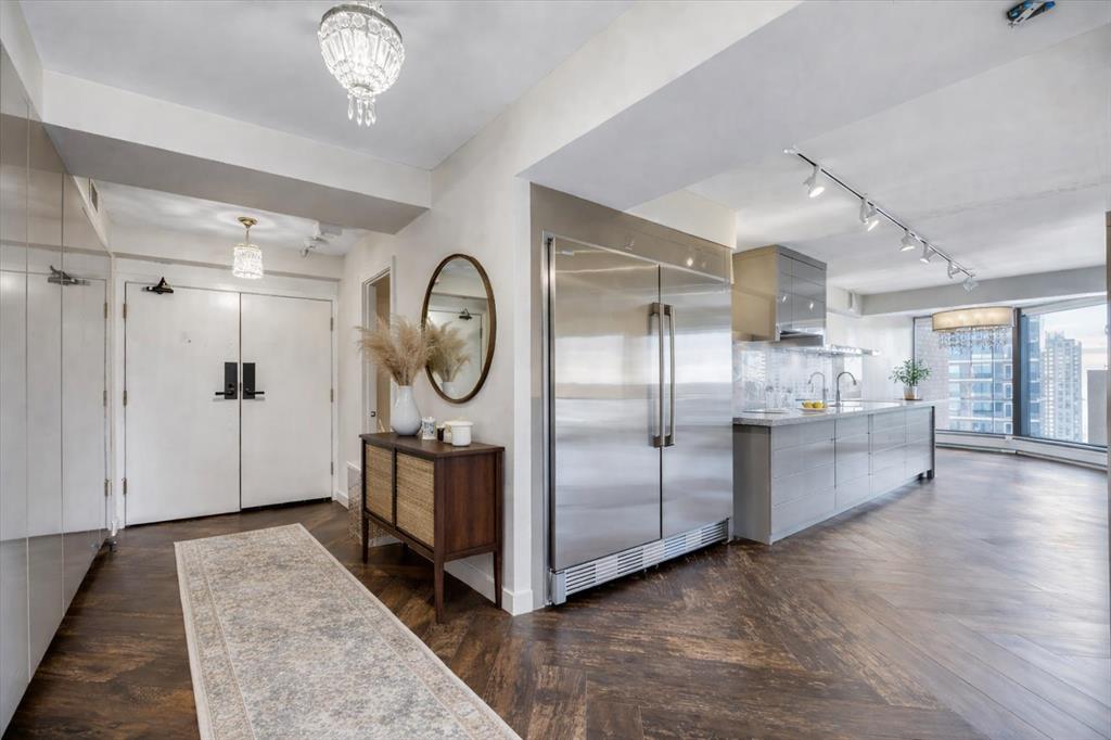 Picture for 2403, 1100 8 Avenue SW