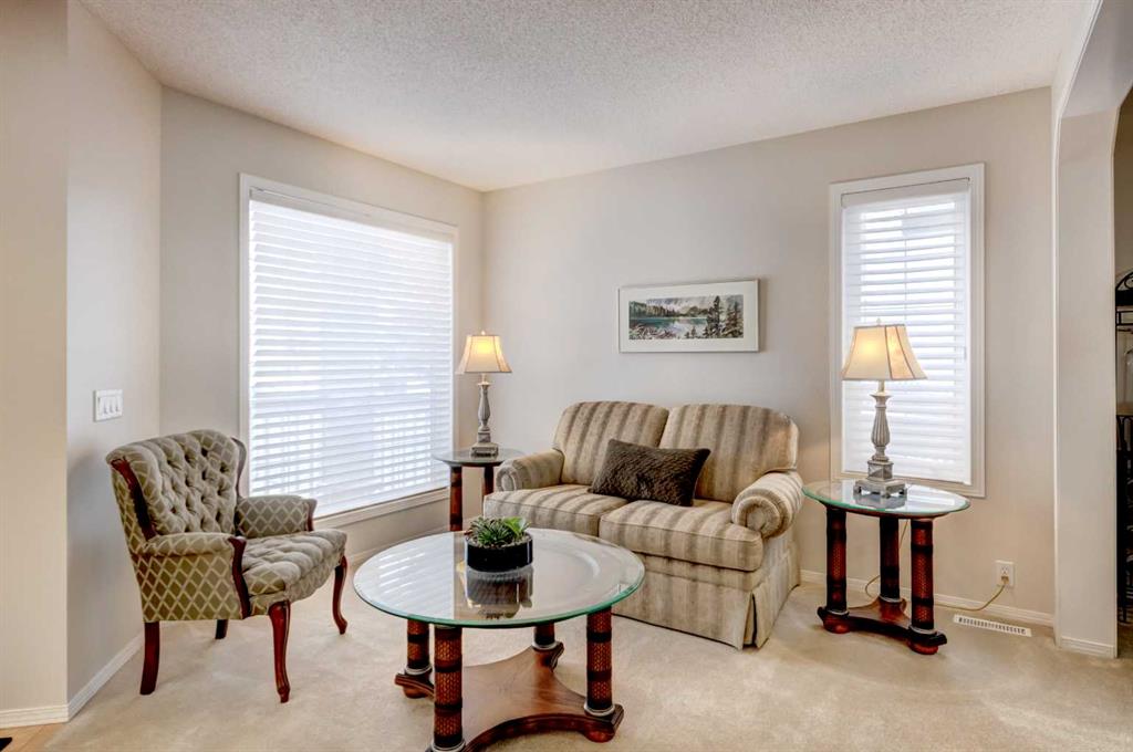 Picture for 33 Mt Douglas Close SE