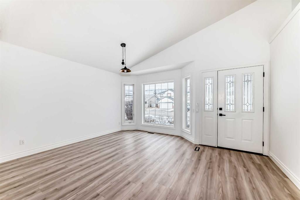 Picture for 228 Woodside Crescent NW