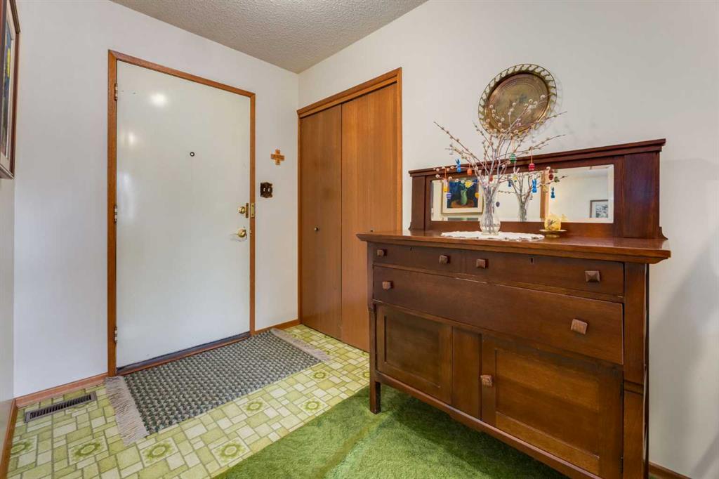 Picture for 68 Silver Ridge Court NW