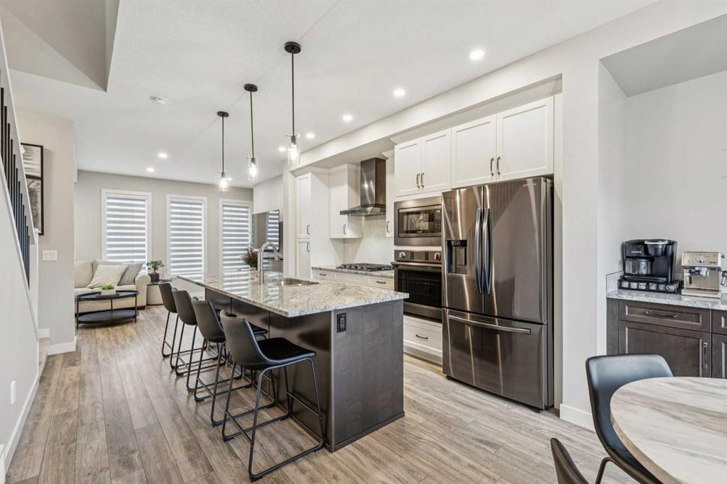 Picture for 210, 81 Greenbriar Place NW