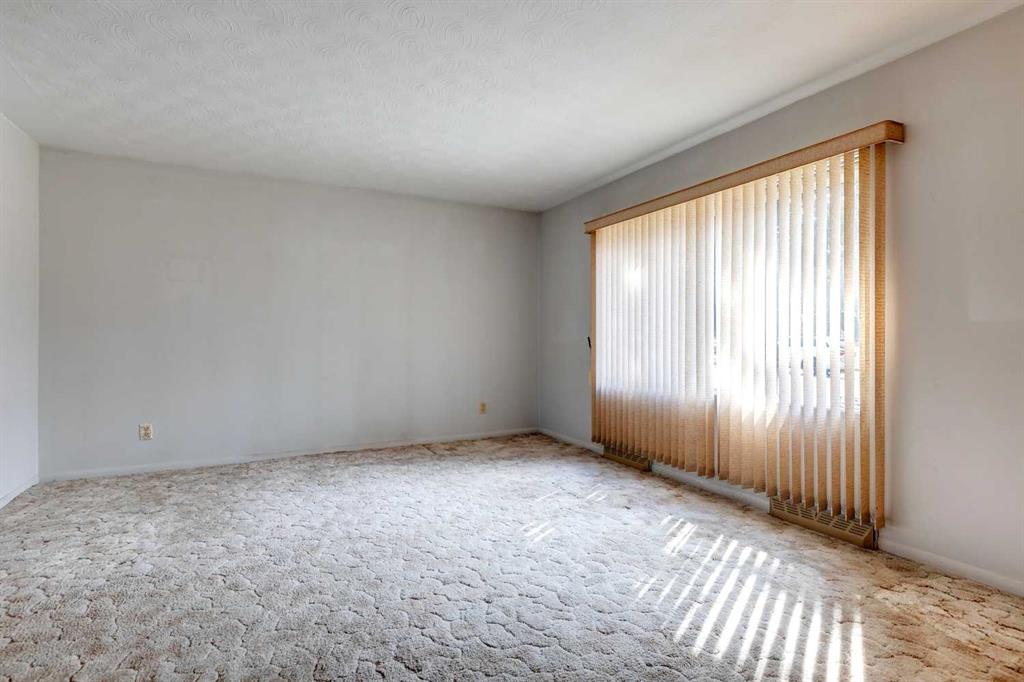 Picture for 28 Fairview Crescent SE