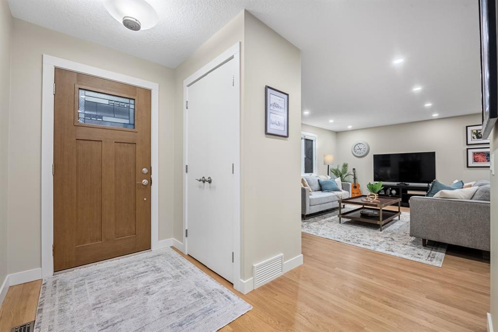 Picture for 115 Lake Wasa Place SE