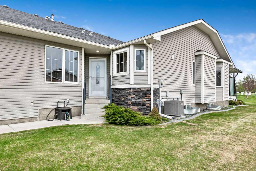 Picture for 202 Riverside Crescent NW