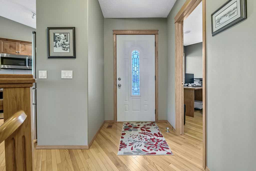 Picture for 202 Riverside Crescent NW