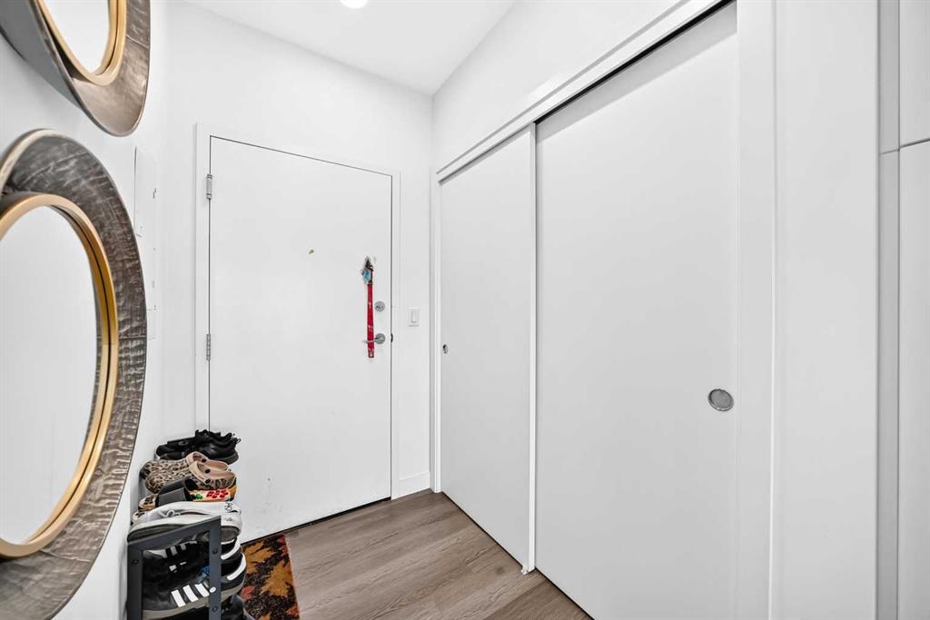 Picture for 907, 327 9A Street NW