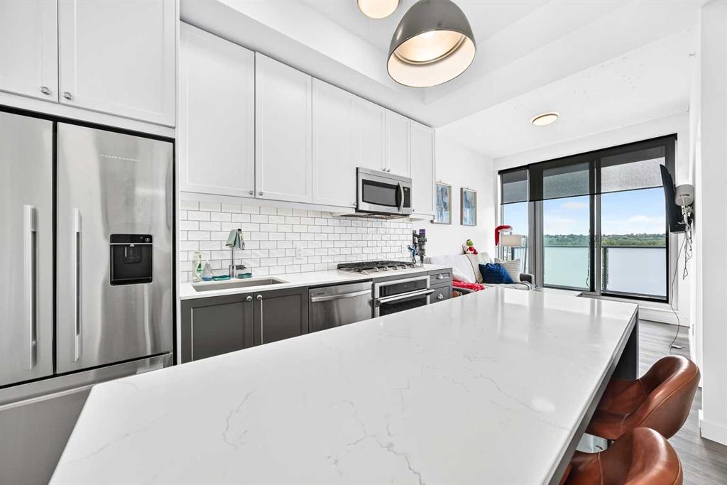 Picture for 907, 327 9A Street NW