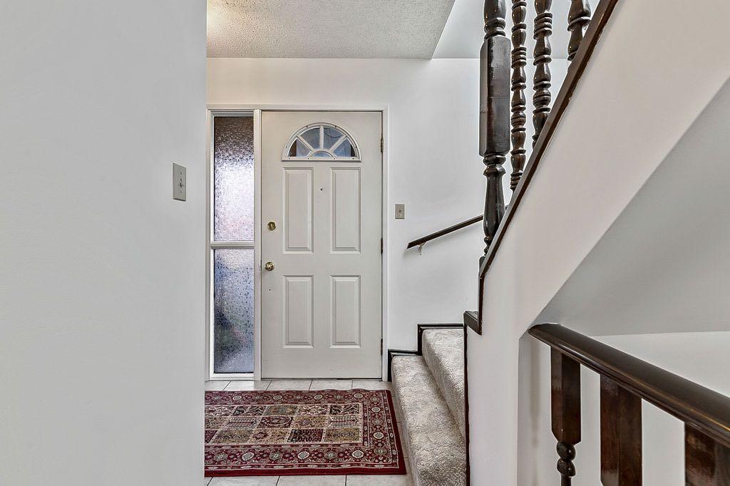 Picture for 60 Rundlelawn Place NE