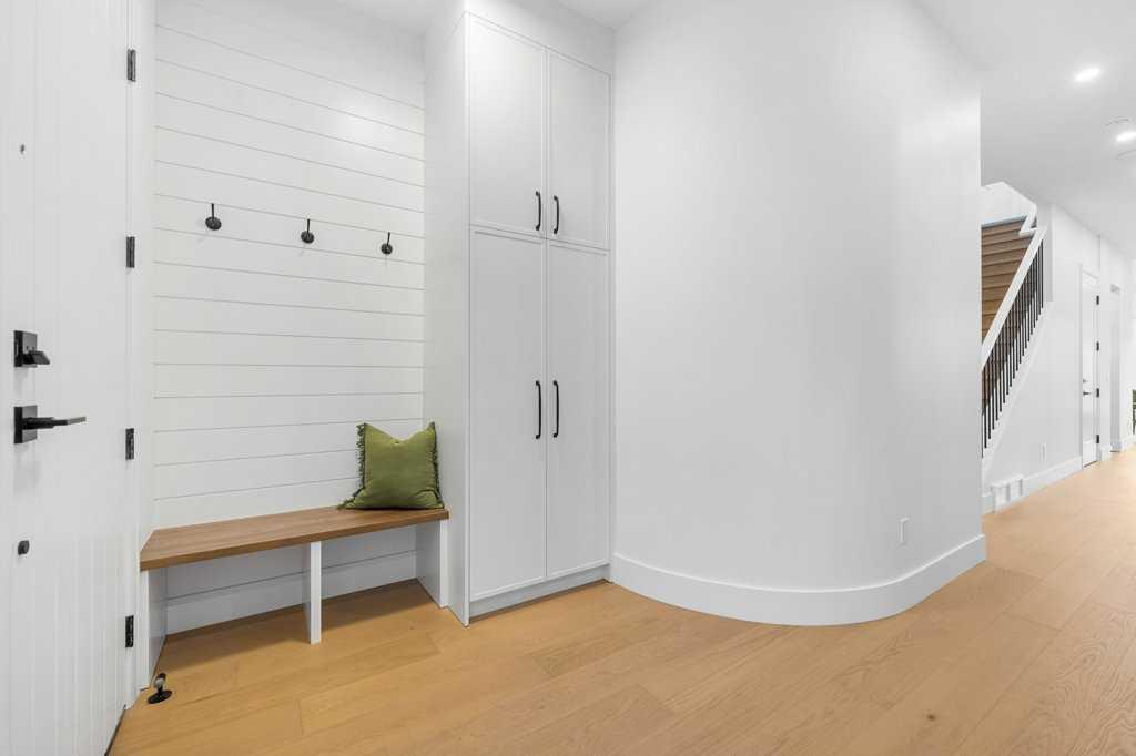 Picture for 321 18 Avenue NW